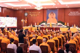 Realizan seguidores budistas en Ciudad Ho Chi Minh réquiem por víctimas del COVID-19
