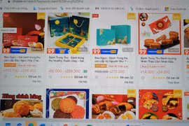Emotivas ventas en línea de pasteles de luna vietnamitas en medio del COVID-19