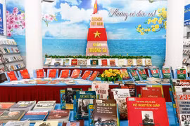Inauguran en ciudad vietnamita exposiciones en honor a la Patria