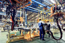 Vietnam alcanza superávit comercial en autopartes y medios de transporte