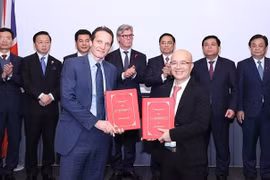 Primer ministro vietnamita presencia firma de acuerdos con Reino Unido 