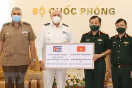 Ministerio de Defensa de Vietnam asiste a Cuba en lucha antipandémica
