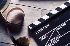 Espectadores vietnamitas disfrutan de cine francés