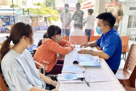 Proponen en Vietnam ofrecer ayuda financiera a trabajadores afectados por el COVID-19