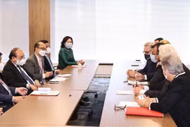 Presidente de Vietnam dialoga con inversores estadounidenses