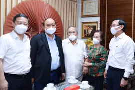 Felicitan a destacados docentes vietnamitas en ocasión del Día Nacional del Maestro