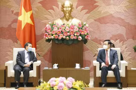 Recibe presidente del Parlamento de Vietnam a embajador de Laos 