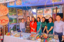 Promocionan en Laos gastronomía y souvenirs de Vietnam