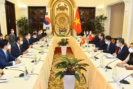 Vietnam y Corea del Sur aspiran a elevar comercio bilateral a 100 mil millones de dólares