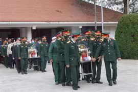 Entierran restos de soldados caídos en la campaña Dien Bien Phu 
