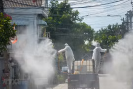 Tailandia registra récord de nuevos casos de COVID-19, en su mayoría prisioneros