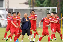 Selección vietnamita de fútbol recibe segunda inyección de vacuna contra el COVID-19