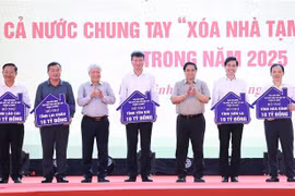 Premier de Vietnam lanza campaña de erradicación de casas temporales 