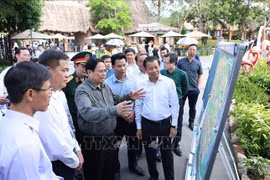 Premier de Vietnam inspeccionan obras importantes de isla de Phu Quoc