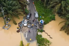 Fuertes inundaciones obligan a evacuar a casi 10 mil personas en Malasia ​