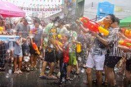 Tailandia se esfuerza por frenar la conducción bajo efectos del alcohol durante el Festival Songkran