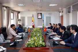 Vicepresidenta vietnamita se reúne con su par de Uganda en Kampala