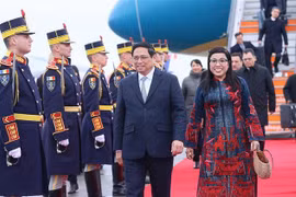 Primer ministro de Vietnam llega a Bucarest para iniciar su visita a Rumania