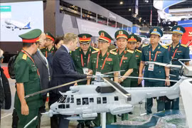 Vietnam participa en novena Exposición de Aviación de Singapur