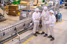 Nestlé invierte 100 millones de dólares adicionales para ampliar producción en Vietnam