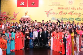 Celebran Programa de encuentro con vietnamitas residentes en el extranjero con motivo del Tet
