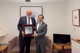 Alto funcionario australiano elogia desarrollo positivo de relaciones Vietnam-Australia