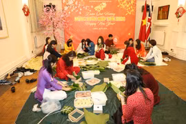 Vietnamitas en Reino Unido celebran el tradicional Tet
