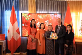 Destacan importancia de comunidad de vietnamitas en Suiza para desarrollo nacional