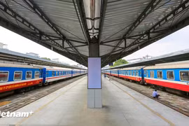 Industria ferroviaria vietnamita trabaja por temporada alta de turismo