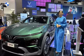 VinFast presenta primeros vehículos eléctricos con volante a la derecha