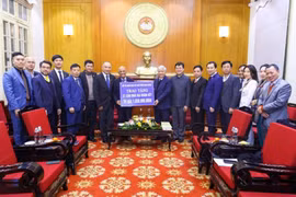 Frente de la Patria de Vietnam recibe 21 viviendas solidarias para hogares pobres