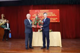 Destacan contribuciones del ex líder de Laos a relaciones con Vietnam