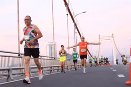 Nutrida participación de atletas en Maratón Internacional Da Nang 2024