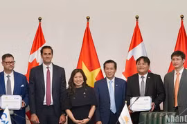 Vietnam Airlines y empresa canadiense amplían cooperación en uso de simuladores de cabinas 
