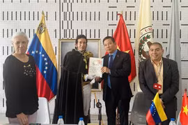 Erudito venezolano elogia logros del Partido Comunista de Vietnam 