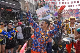 Presidente del Parlamento de Vietnam felicita a Tailandia por el Songkran