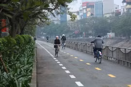 Hanoi pone a prueba una ruta exclusiva para peatones y bicicletas