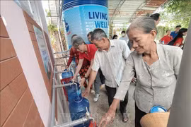 Entregan sistema de filtración de agua a pobres en provincia vietnamita