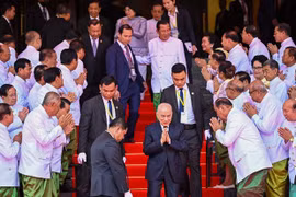 Senado de Camboya de quinto mandato celebra su primera sesión
