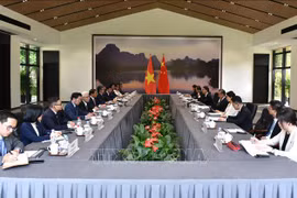 Canciller vietnamita sostiene conversaciones con su homólogo chino
