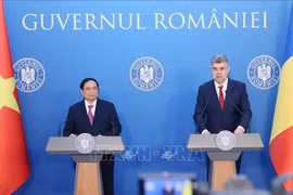Premieres de Vietnam y Rumania se reúnen con la prensa tras conversaciones