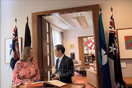 Presidente del Senado australiano recibe al embajador vietnamita