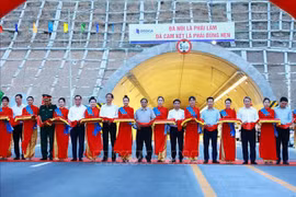 Premier de Vietnam inauguró dos tramos importantes de la autopista Norte- Sur