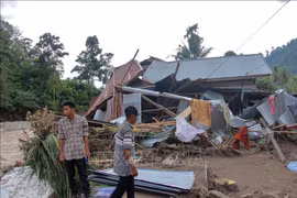 Deslizamiento de tierra en Indonesia deja un muerto y nueve desaparecidos