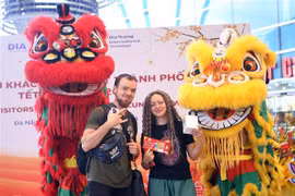 Localidades vietnamitas reciben a primeros turistas en el Año Nuevo Lunar 2024