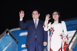Premier parte de Hanoi para asistir a la Reunión anual de FEM y visitar Hungría y Rumania