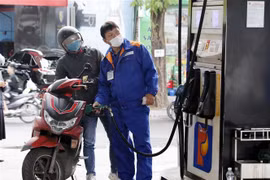 Precios de gasolina suben levemente en Vietnam