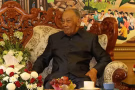 Dirigentes del Partido y del Estado de Vietnam felicitan a exlíder de Laos por su centenario