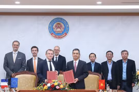 Vietnam y Francia intercambian acuerdo de financiación para proyectos de cambio climático