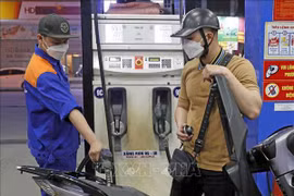 Reducen precios de combustible en Vietnam
